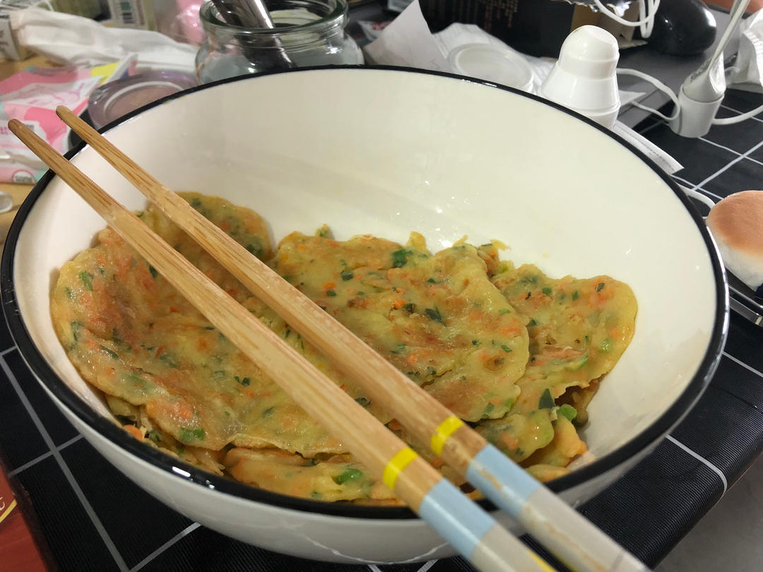 不粘粉，不揉面，5分钟就能搞定的鸡蛋饼