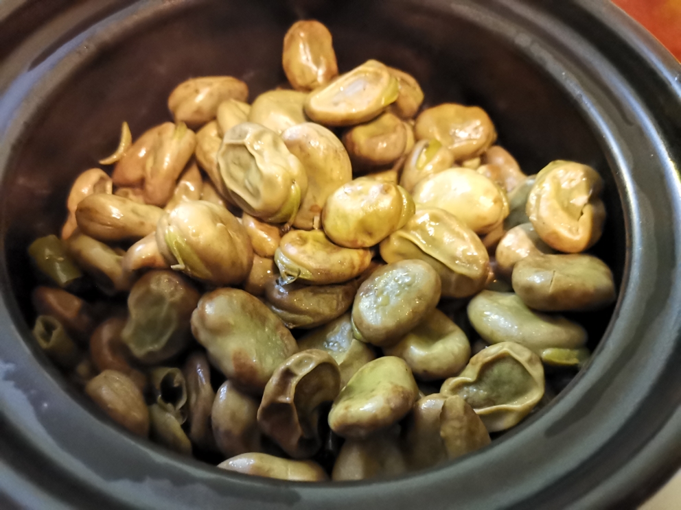 醇汁油焖春蚕豆的做法