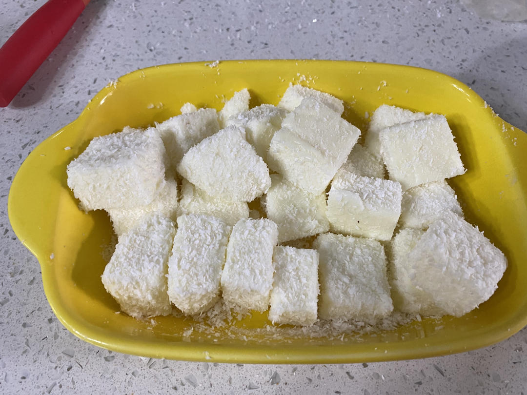 完胜85度C牛奶椰丝小方