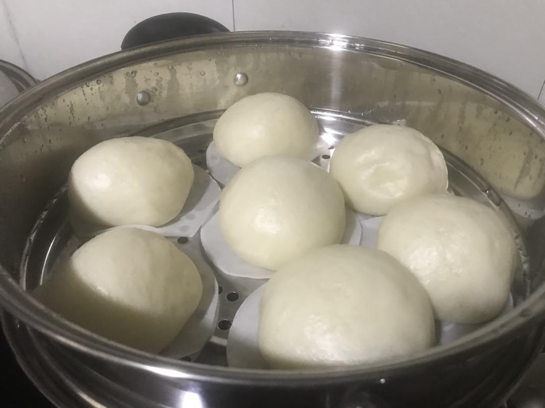松软香甜的奶黄包，很快就可以搞定。