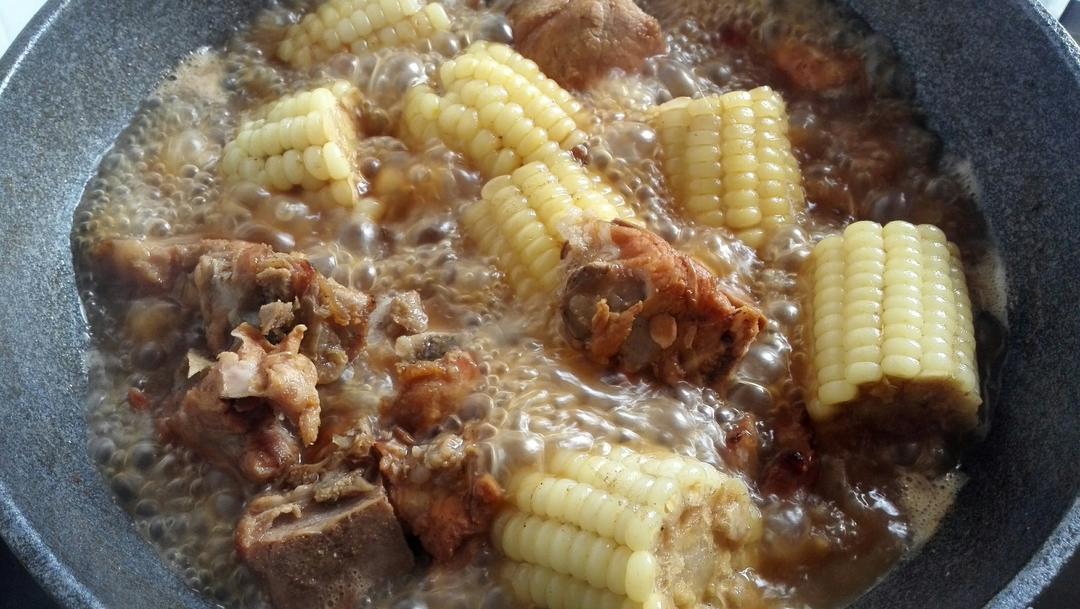 玉米烧排骨