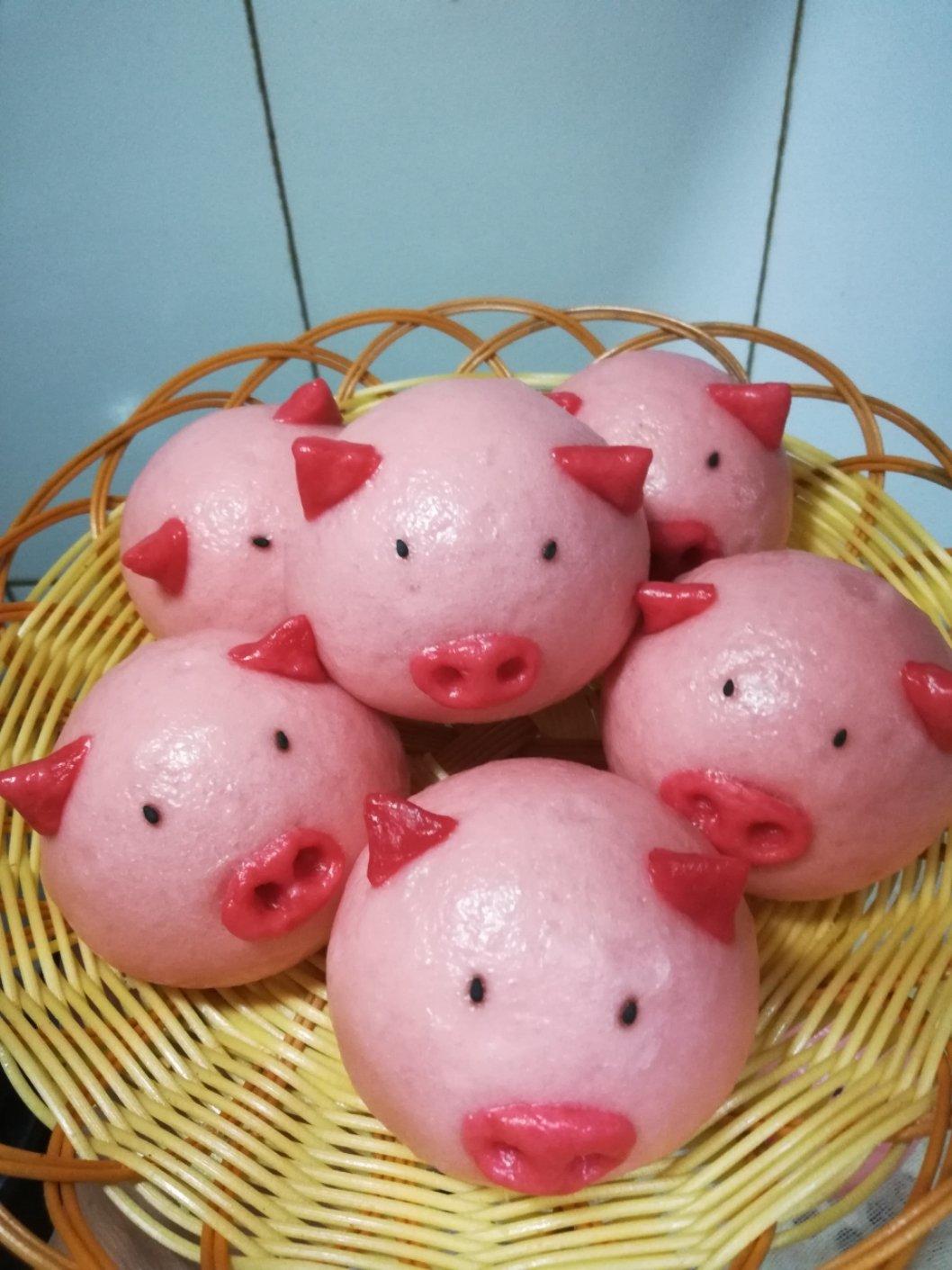 【小猪奶黄包】