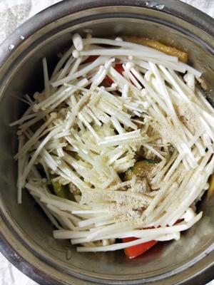 (持续更新)电热饭盒食谱–金针菇黄瓜土豆饭的做法 步骤3