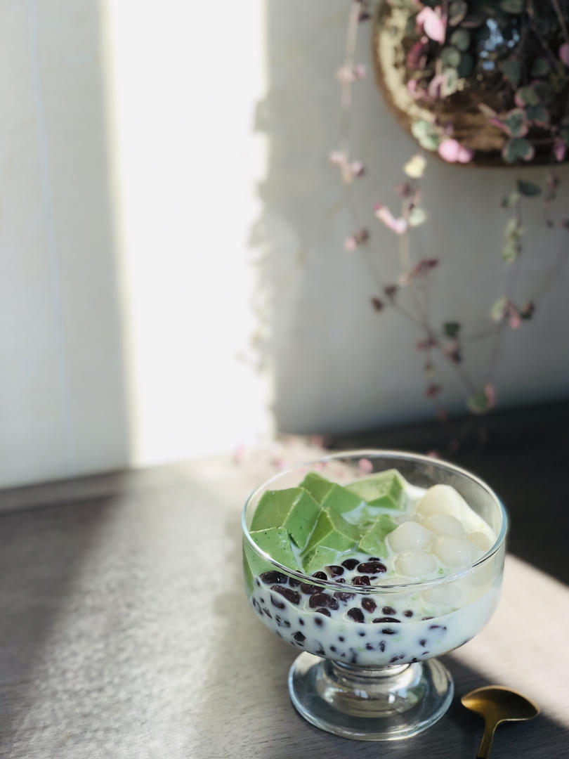 今年夏天一定要吃的美食，冰冰凉凉的神仙甜品抹茶奶冻小丸子快学起来~