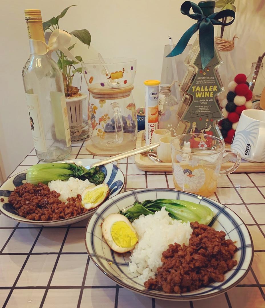 洋葱酥卤肉饭