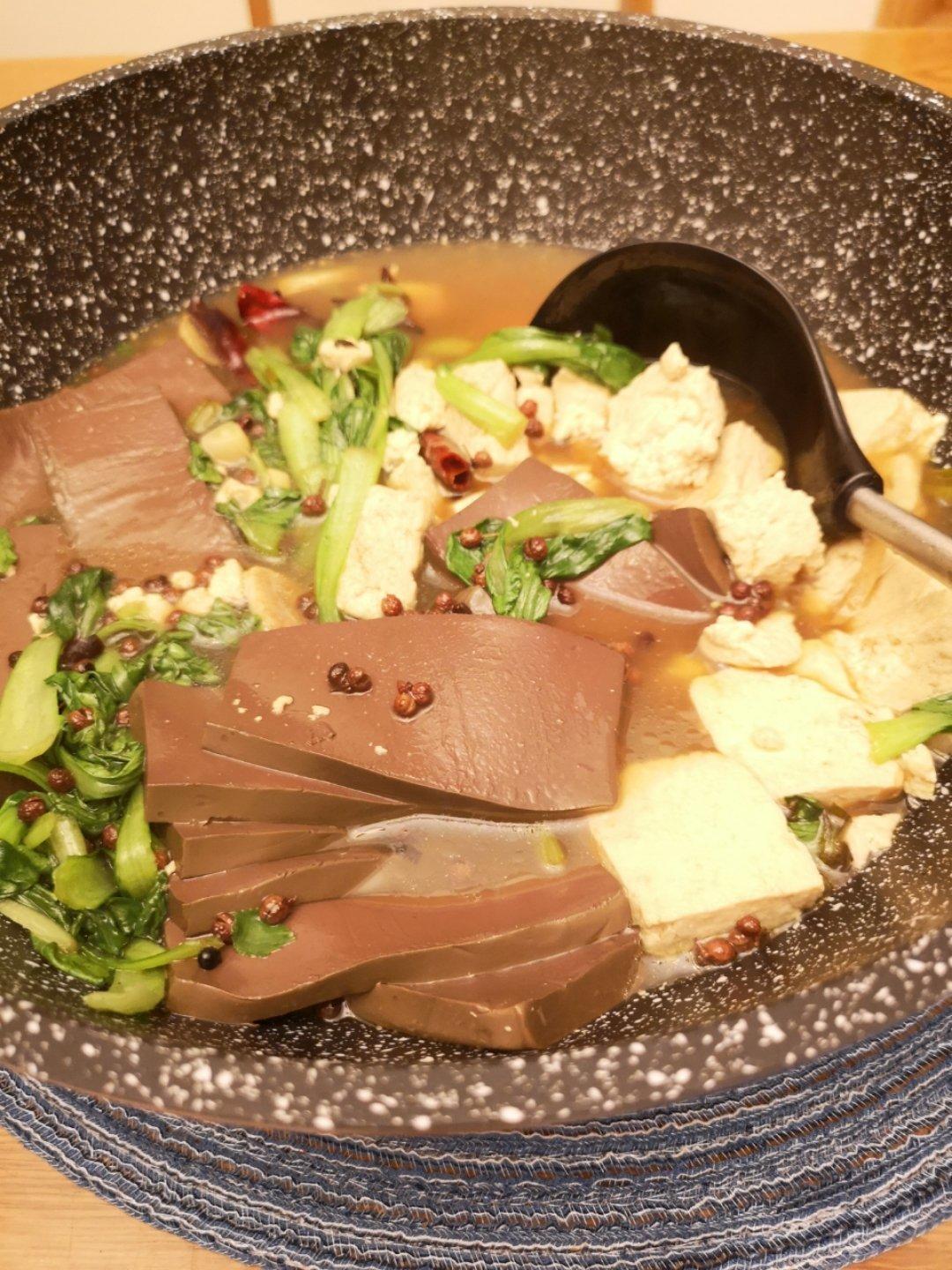 鸭血臭豆腐煲