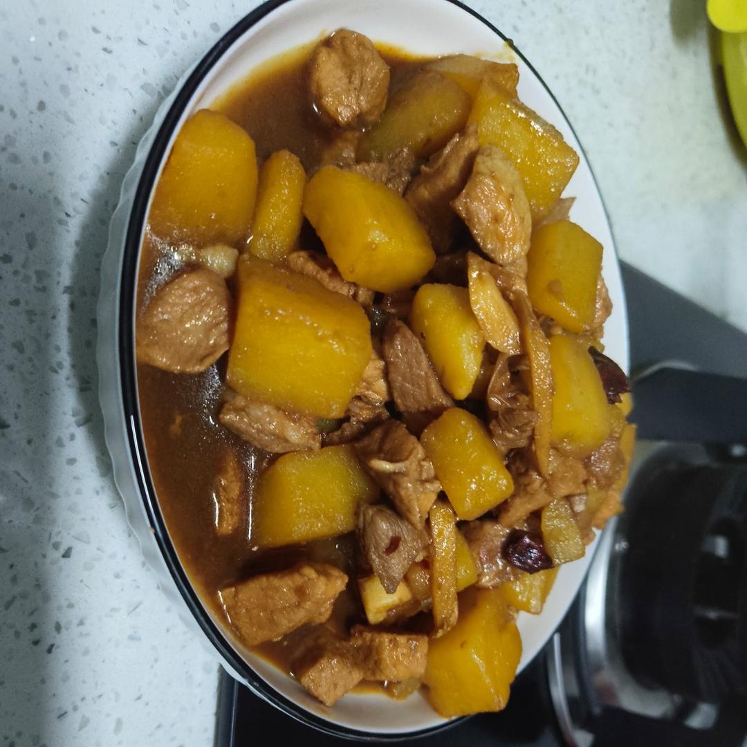 土豆焖肉