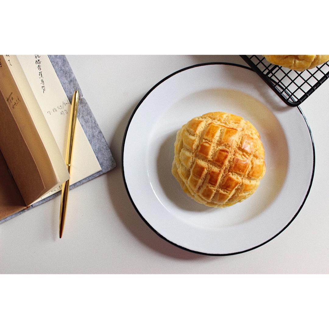 好吃到炸裂的港式菠萝包（附带制作酥皮的小视频）