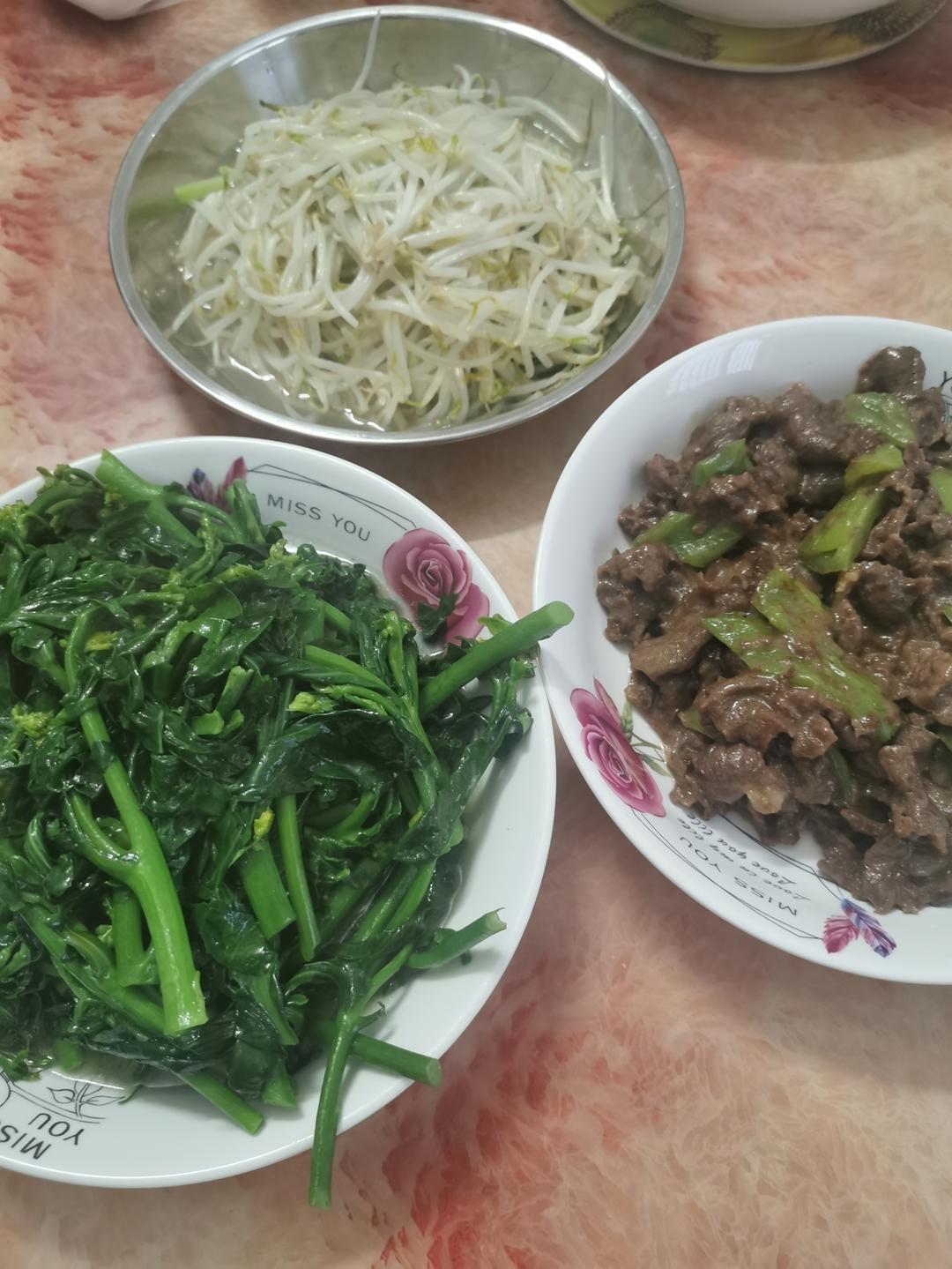 五分钟就能做好的爽口清炒豆芽