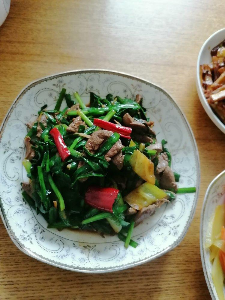 韭菜炒猪肝：阳春三月补血气！