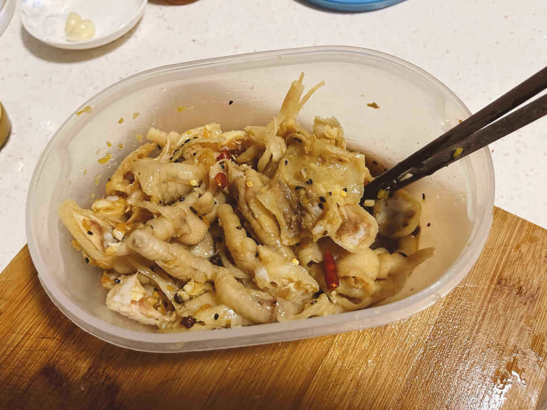 【酸辣无骨凤爪】