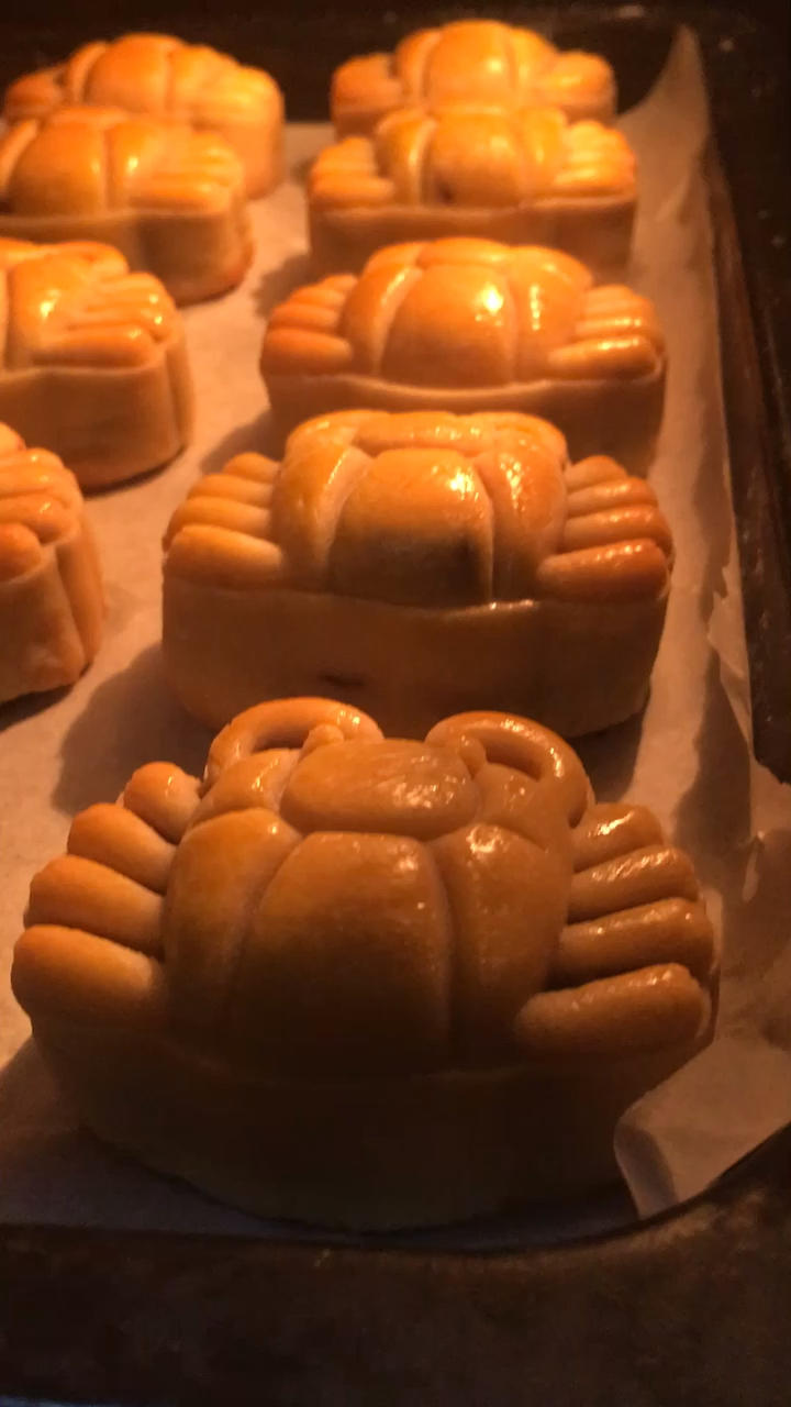 广式月饼—蛋黄莲蓉月饼
