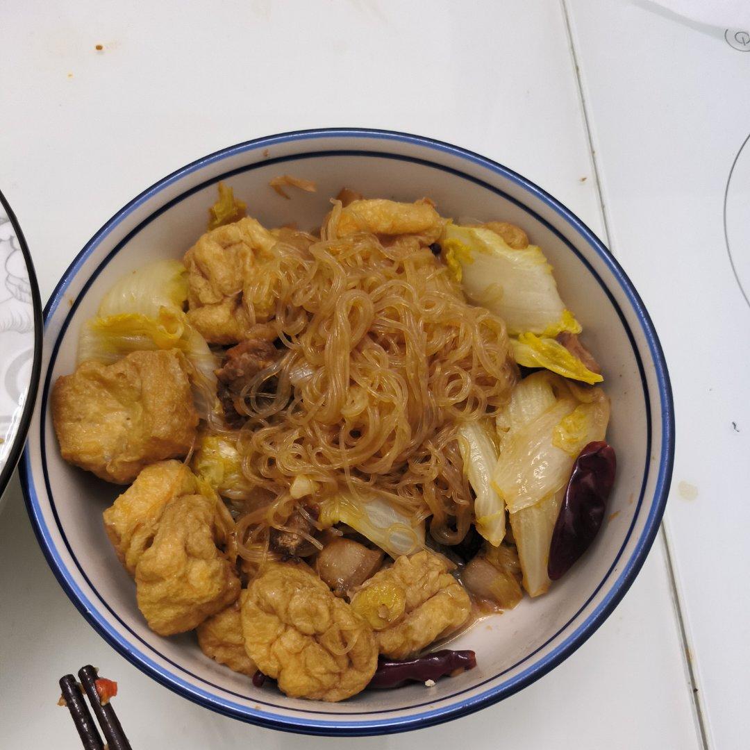 家常白菜炖粉条加豆腐泡