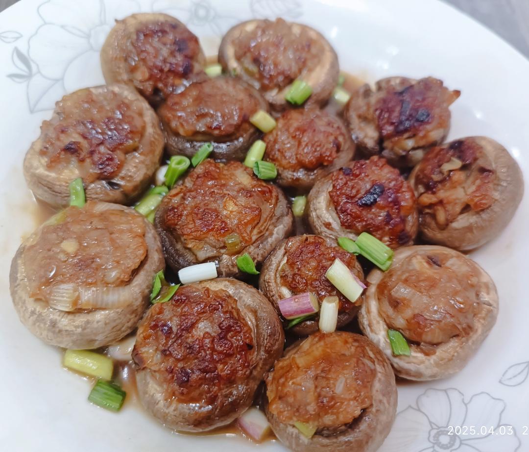 不会剩下一滴汤汁的口蘑酿肉