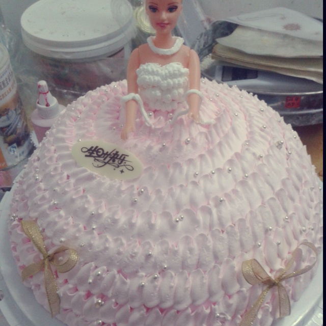 梦幻时尚的芭比蛋糕