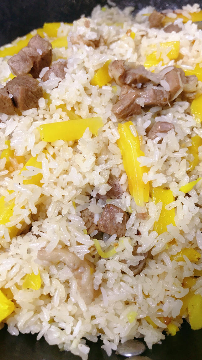 新疆碎肉抓饭