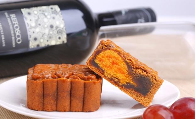 黑糖蛋黄月饼,无与伦比的美味!的做法