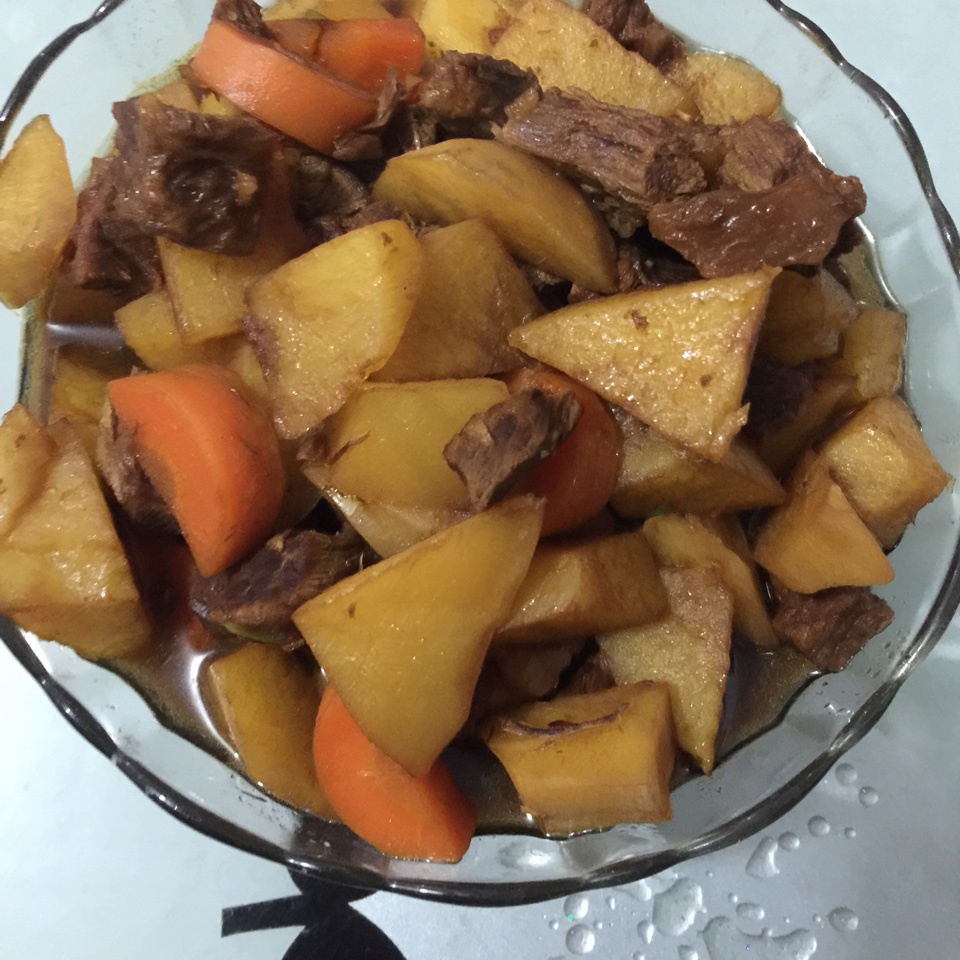 胡萝卜土豆烧牛腩