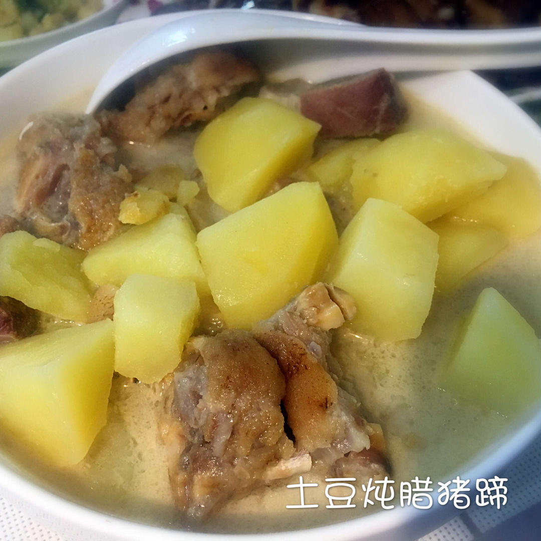 腊排骨炖土豆