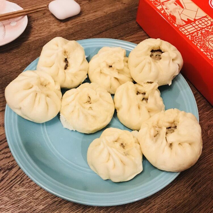 松软多汁的肉包子