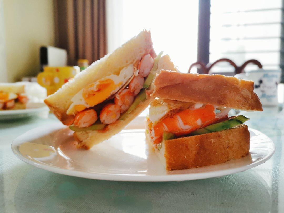 牛肉鲜虾双拼三明治