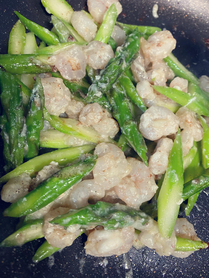 吃饭嘛就是要健康又美味😋来盘鲜虾仁炒芦笋试试看👏