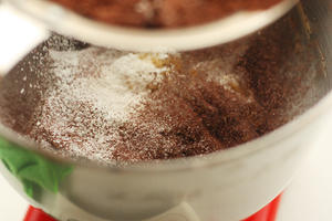 PH盐之花巧克力磅蛋糕的做法 步骤3