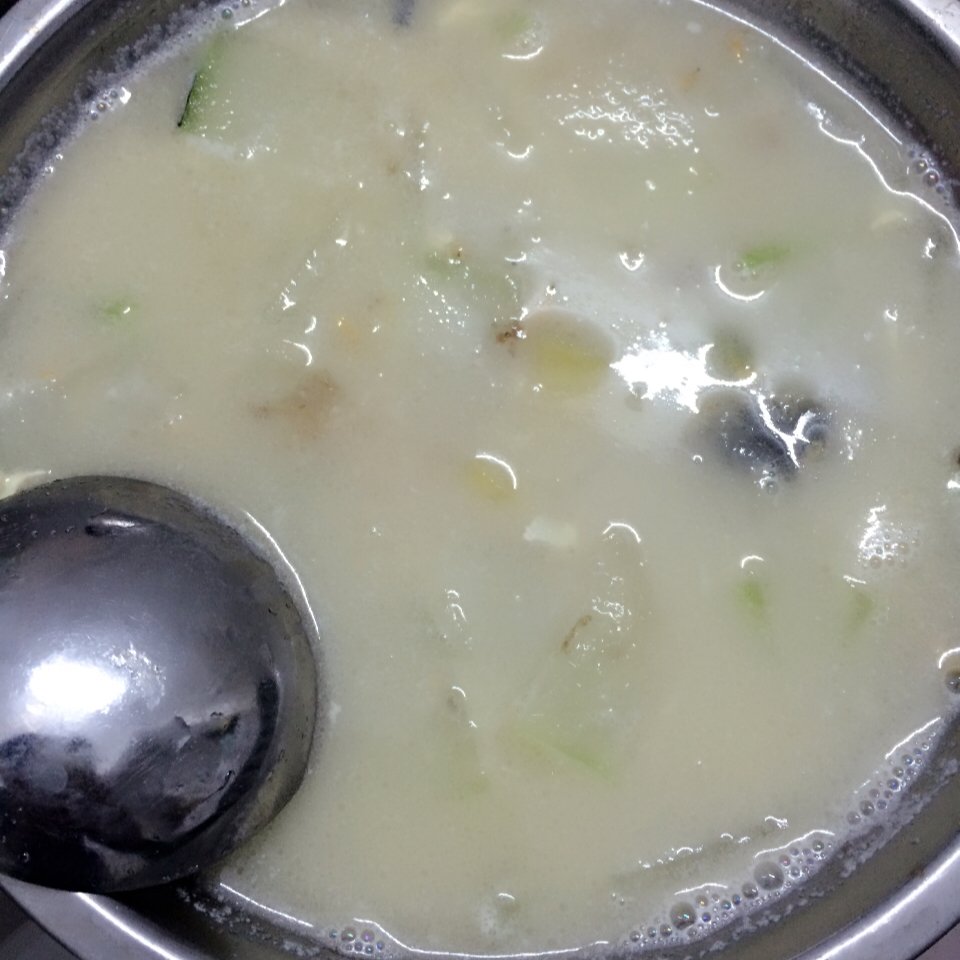 黄瓜火腿皮蛋汤