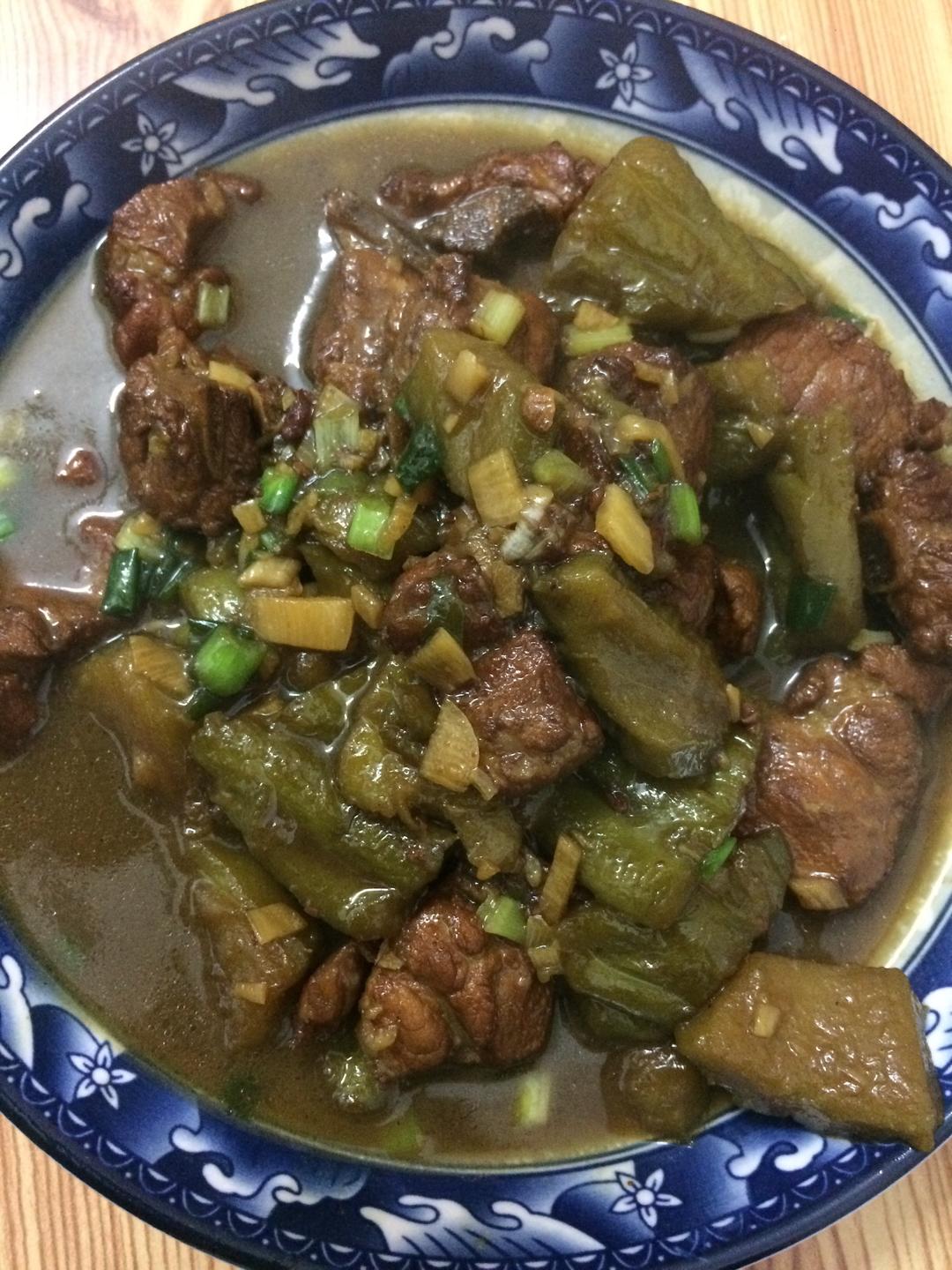 苦瓜焖排骨的做法