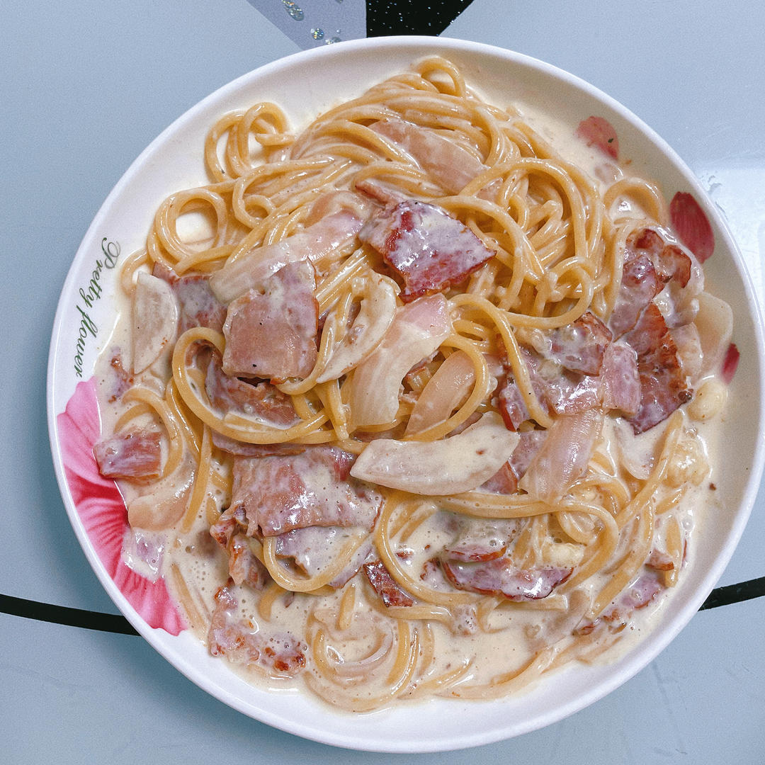 奶油蘑菇培根意大利面