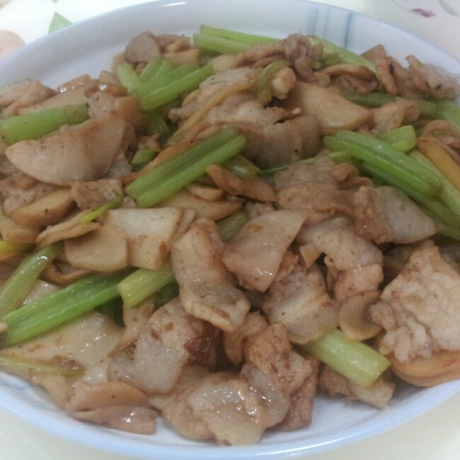 五花肉爆炒杏鲍菇