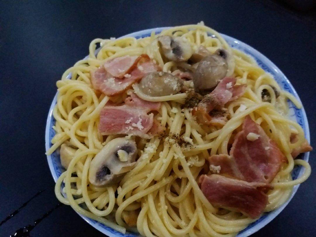 奶油培根意大利面