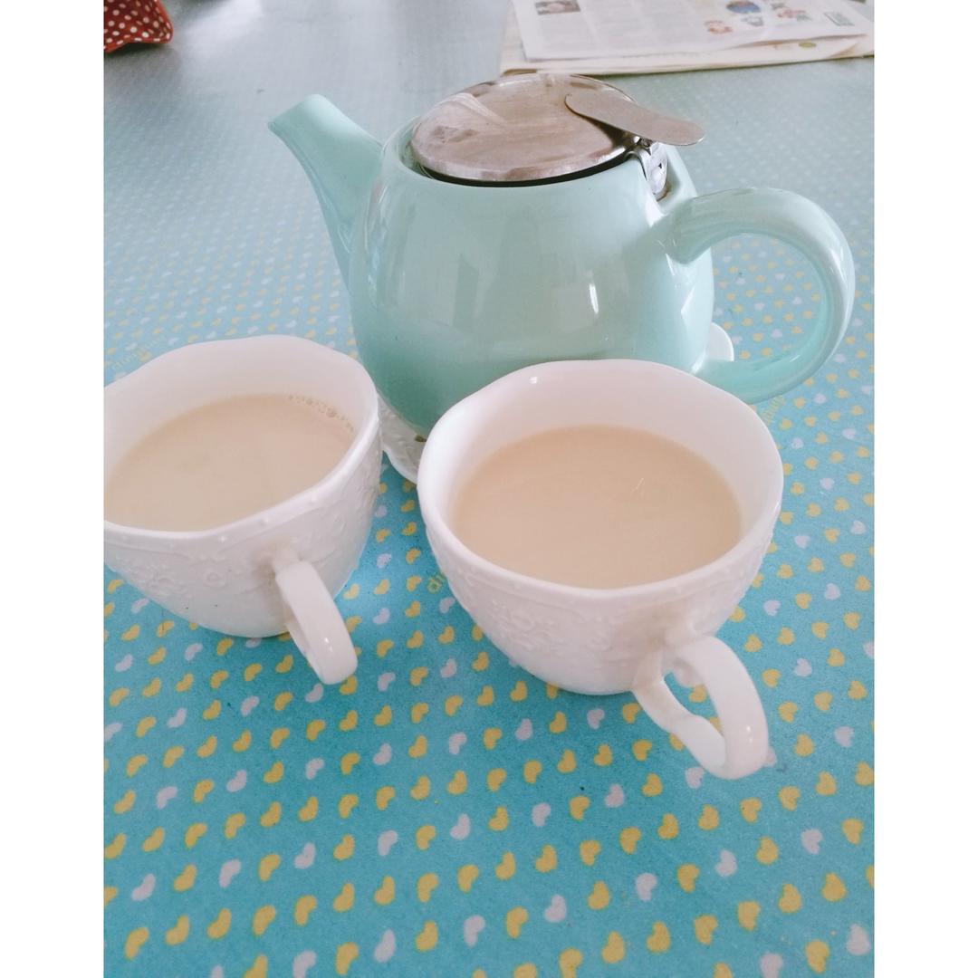 浓浓的锅煮奶茶