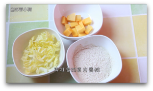 苏蒂宝宝餐：南瓜白菜大麦糊+蒸鸡蛋糕的做法 步骤8
