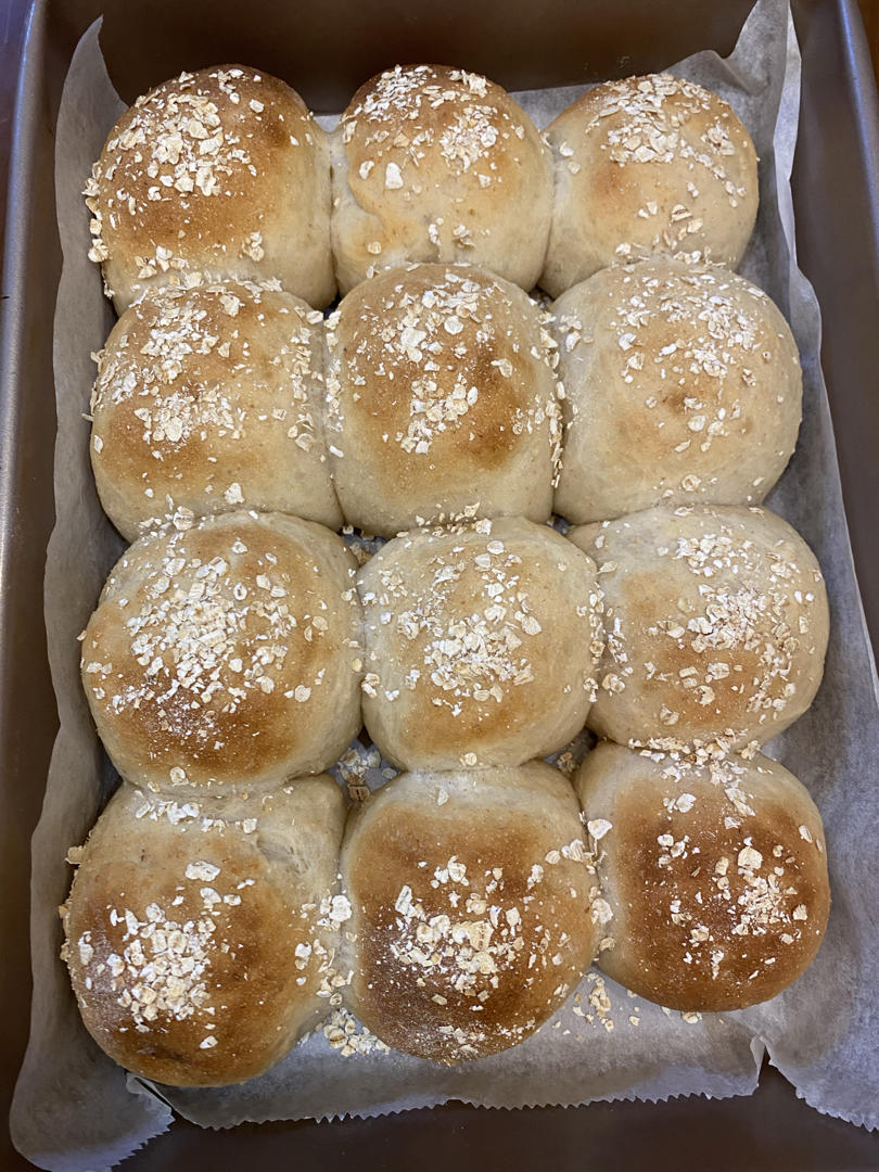 松软细腻的燕麦小餐包（Oatmeal Dinner Rolls）