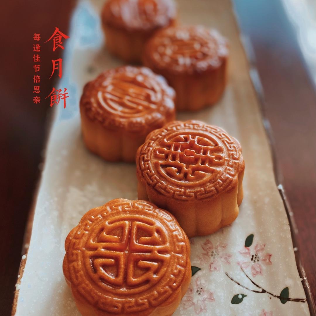 广式月饼—蛋黄莲蓉月饼
