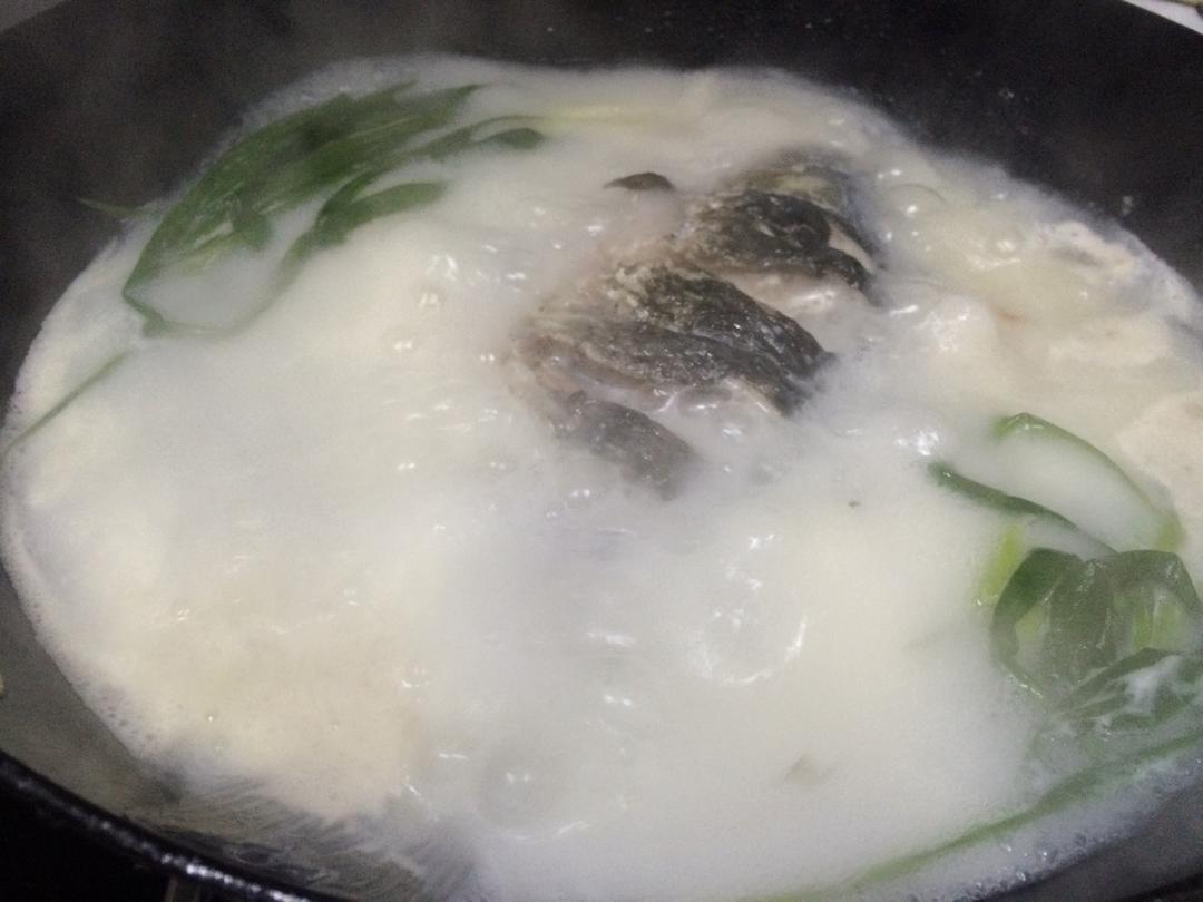 鲫鱼豆腐汤