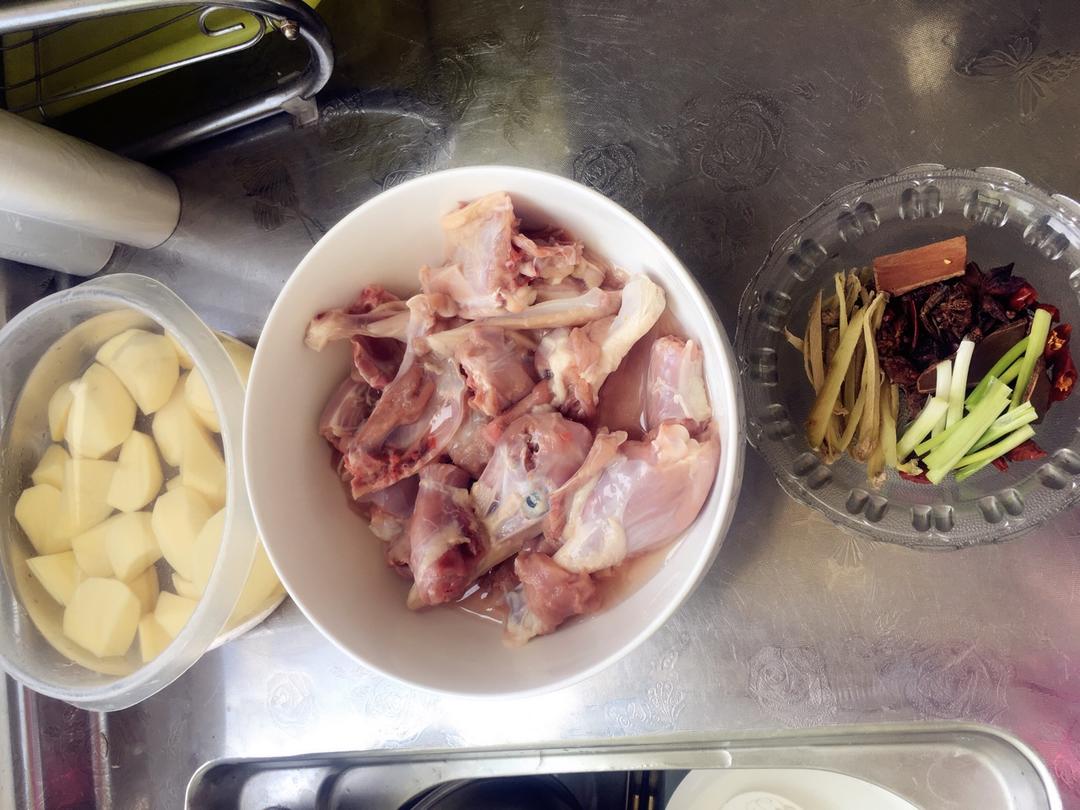 土豆焖鸭