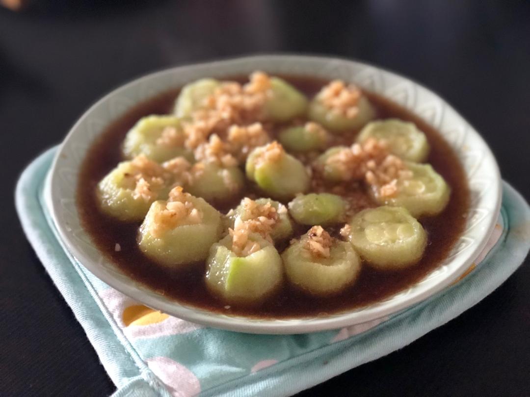 只需要五分钟就可以的美味蒜蓉蒸丝瓜