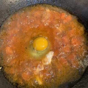 只需一步，不需要番茄酱也能做出浓郁汤汁的西红柿鸡蛋面的做法 步骤13