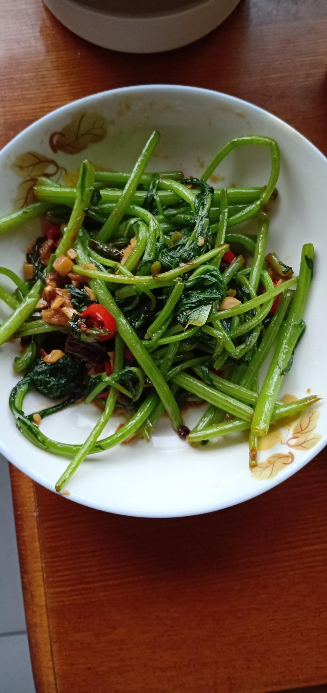 炒茼蒿（零失败巨好吃的快手菜）