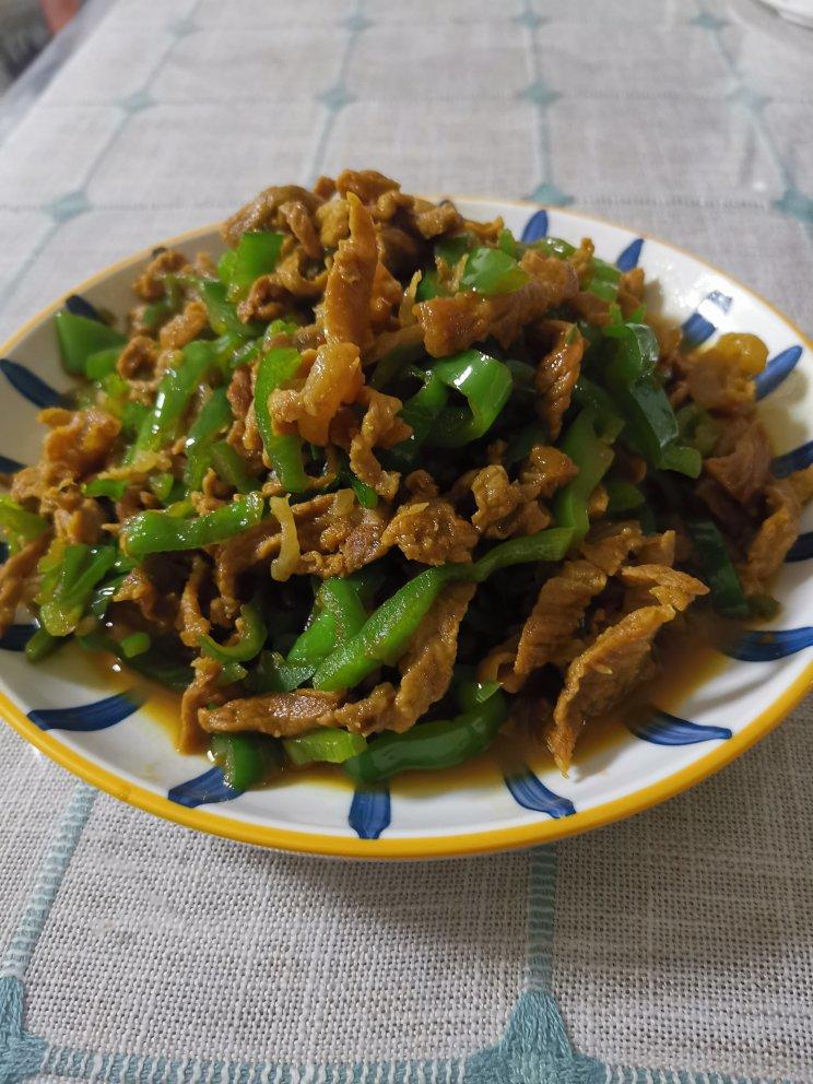 涵妈的小厨房做的经典的家常菜青椒炒肉丝简单的食材也能做出如此美味