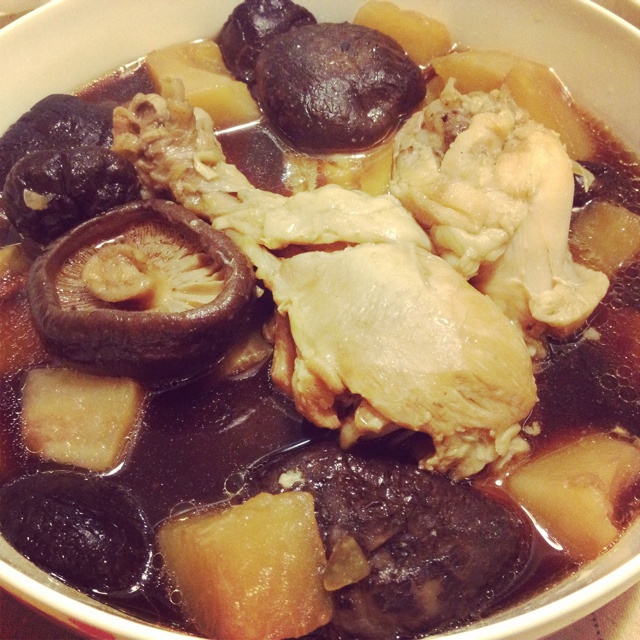 香菇炖鸡汤