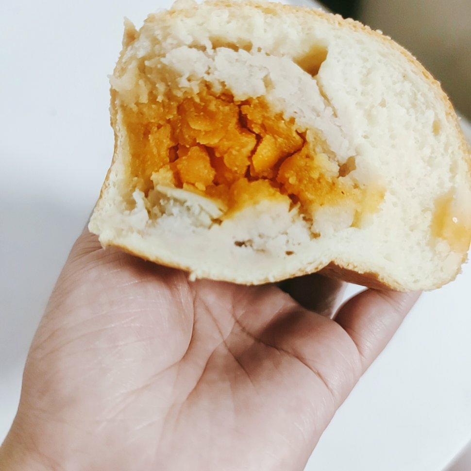 芋泥咸蛋黄软欧包