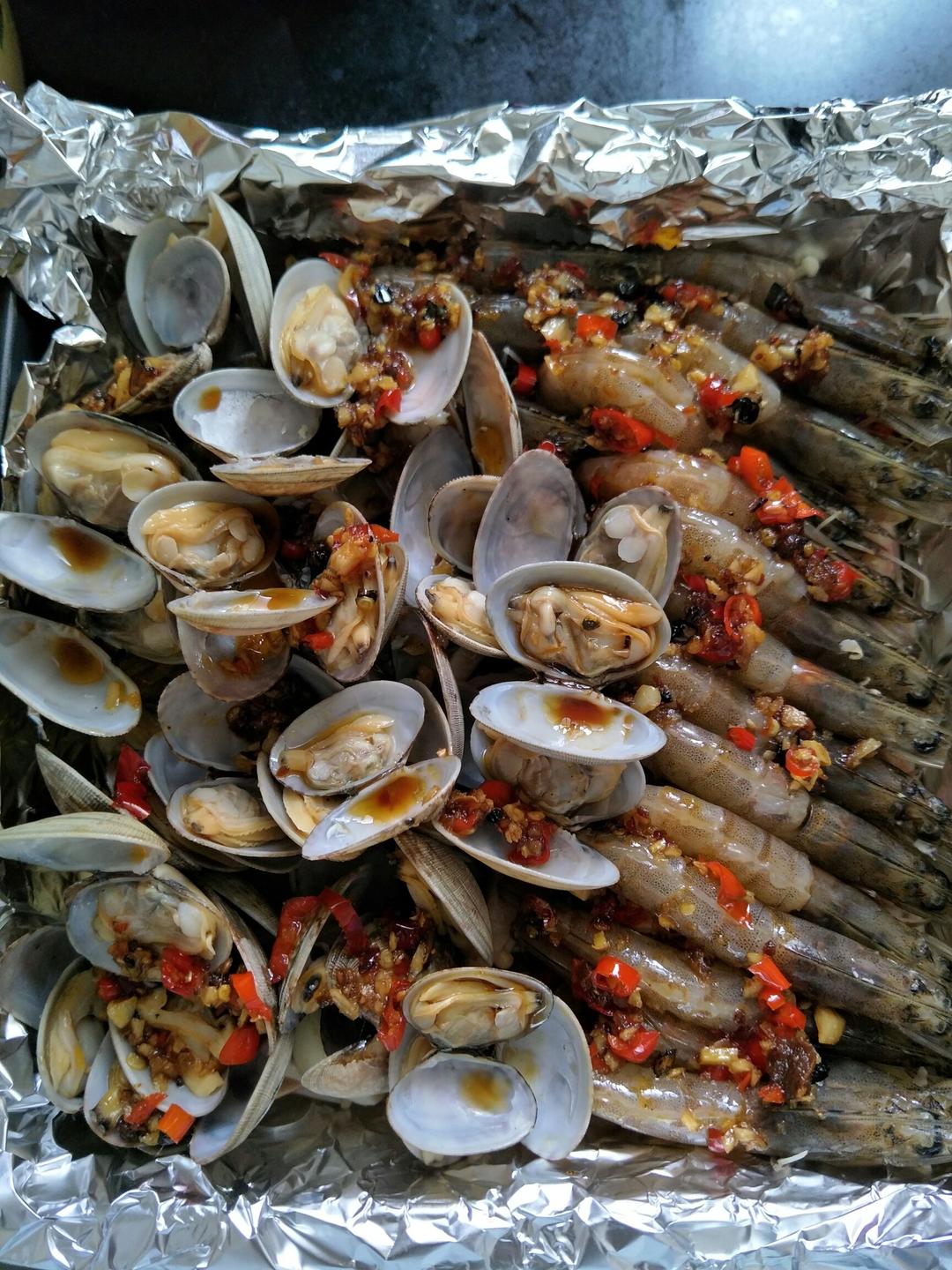 蒜蓉金针菇烤花蛤虾