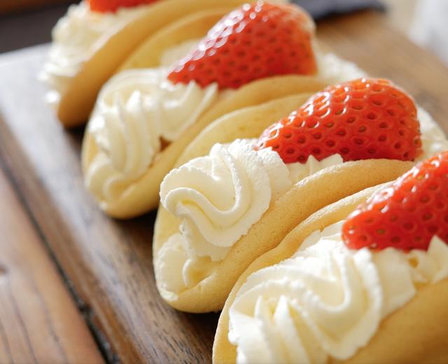 韩国最热门的甜品店Le Bread Lab的草莓蛋糕卷的做法
