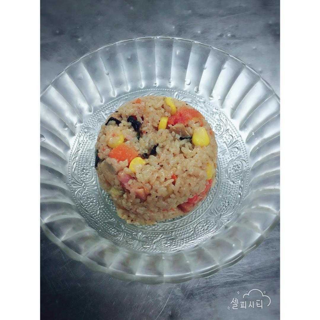一颗番茄---一个西红柿 拌饭