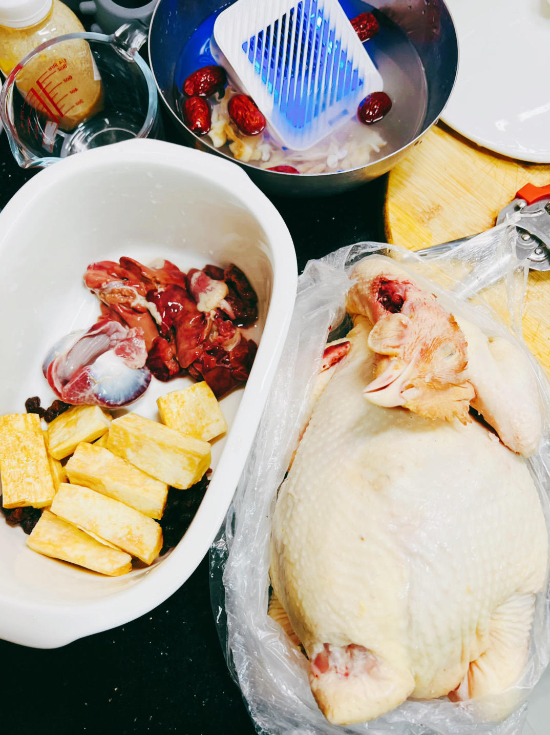 鲜甜鲍鱼椰子鸡汤【3月北鼎蒸炖锅食谱】