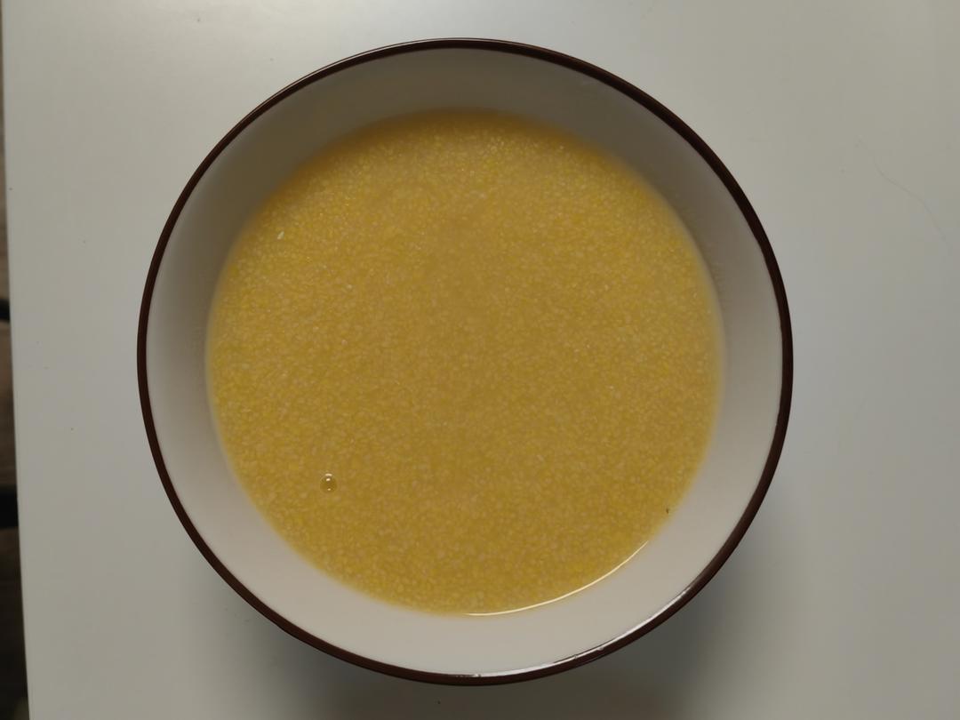 煮玉米糁稀饭不糊的方法