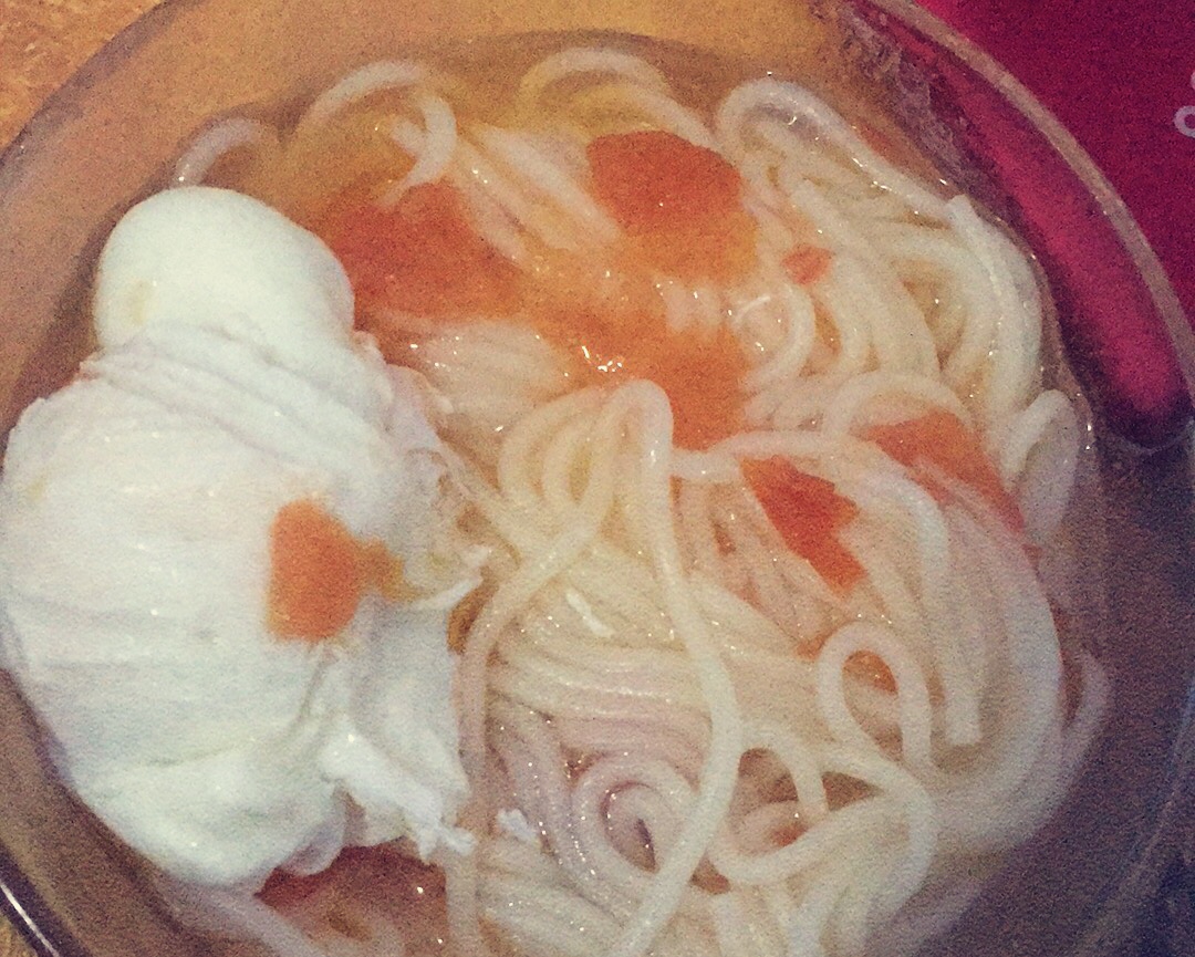 电饭锅煮西红柿鸡蛋面的做法